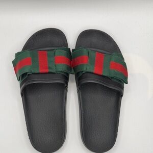 Gucci Black and Green Sandals with Red Accents